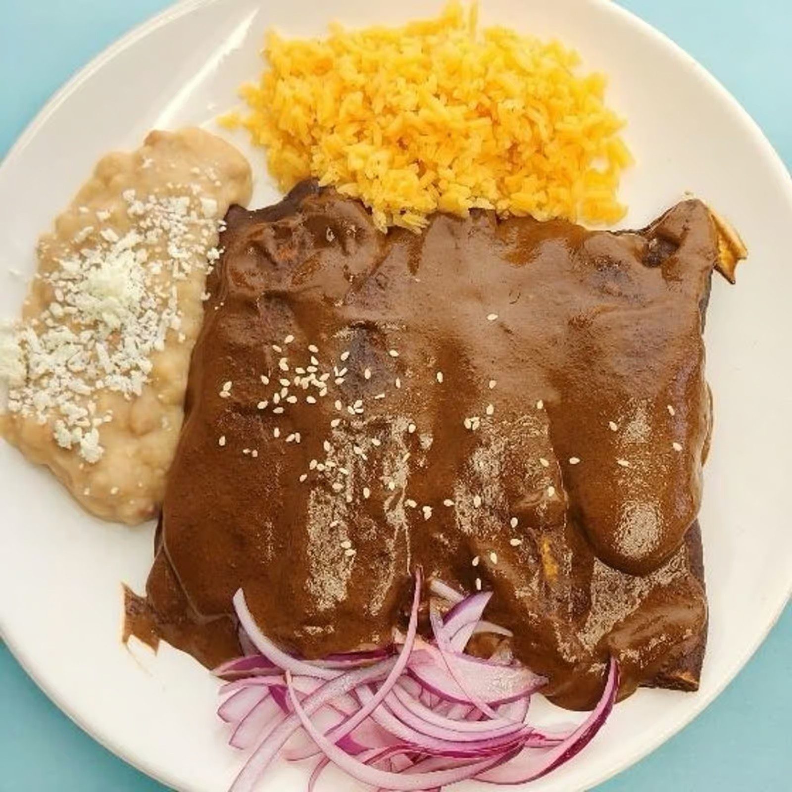 Plato de Enmoladas.
